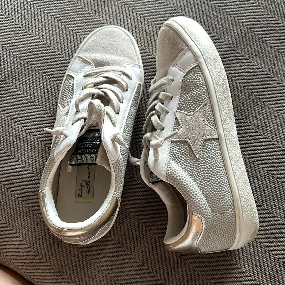 Vintage Havana size 6 sneakers